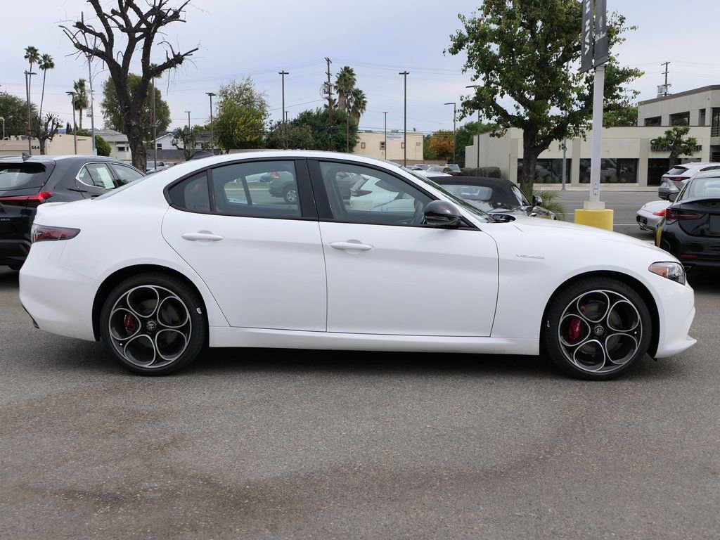 New 2025 Alfa Romeo Giulia AWD image 7