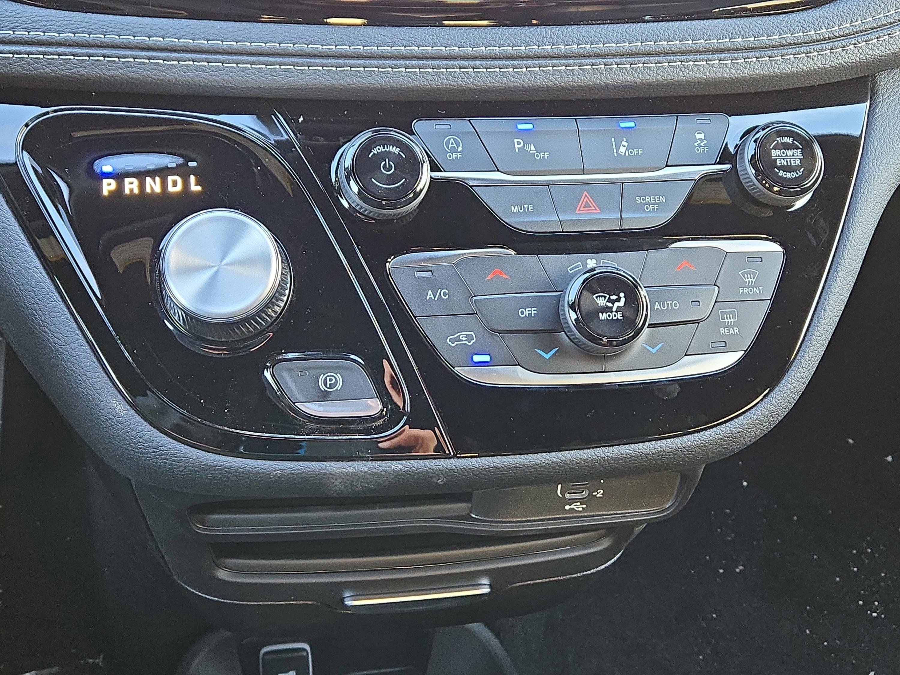 New 2026 Chrysler Pacifica Select w/ S Appearance Package image 29