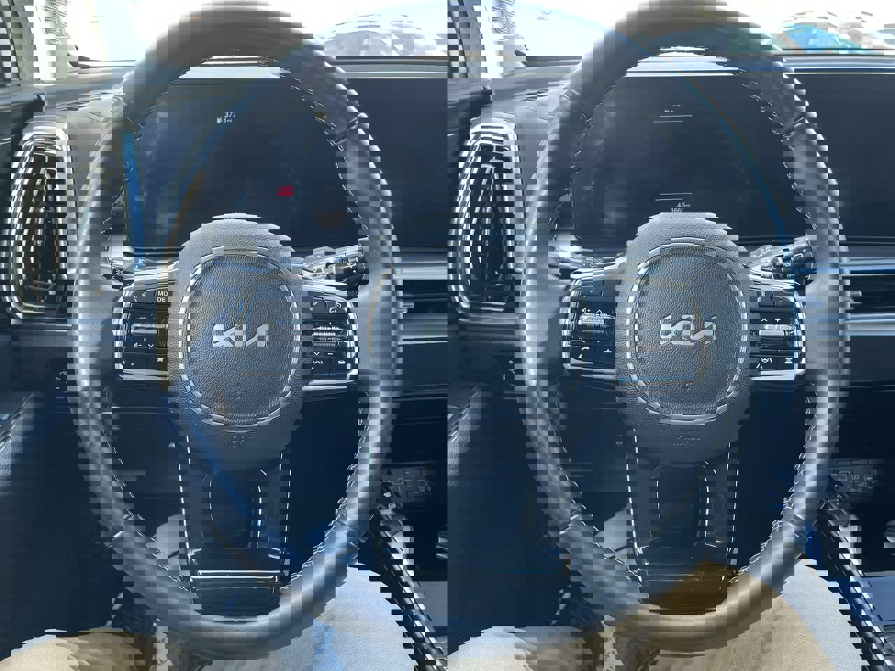 Used 2024 Kia Sorento S image 17