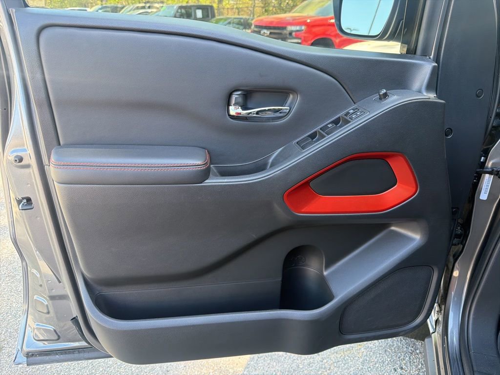 Used 2025 Nissan Frontier PRO-4X image 12