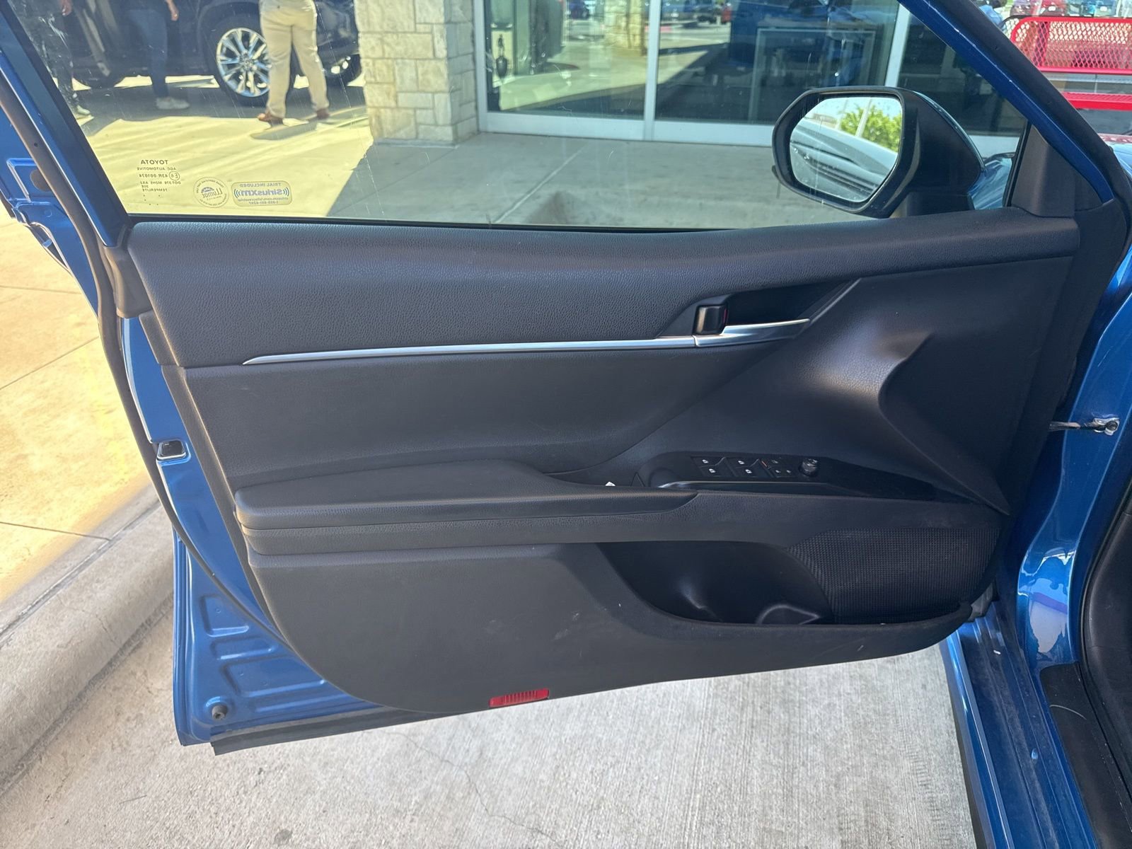 Used 2020 Toyota Camry SE image 11