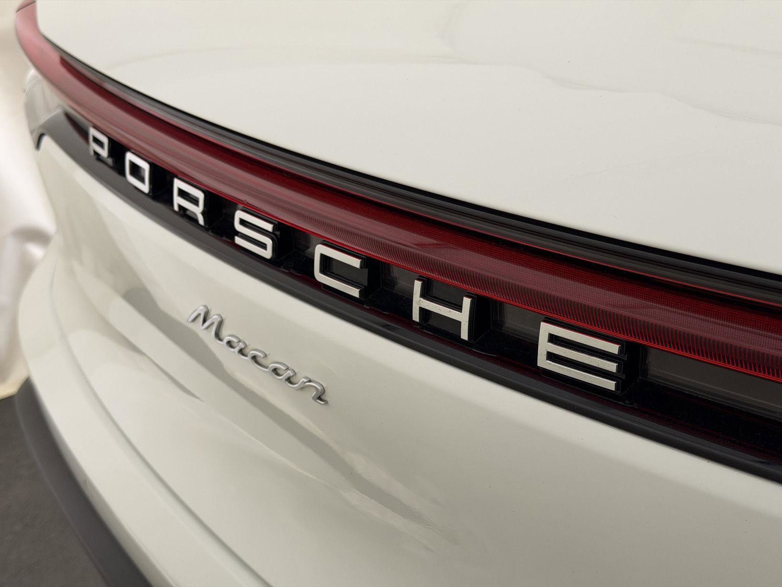 Used 2025 Porsche Macan image 25