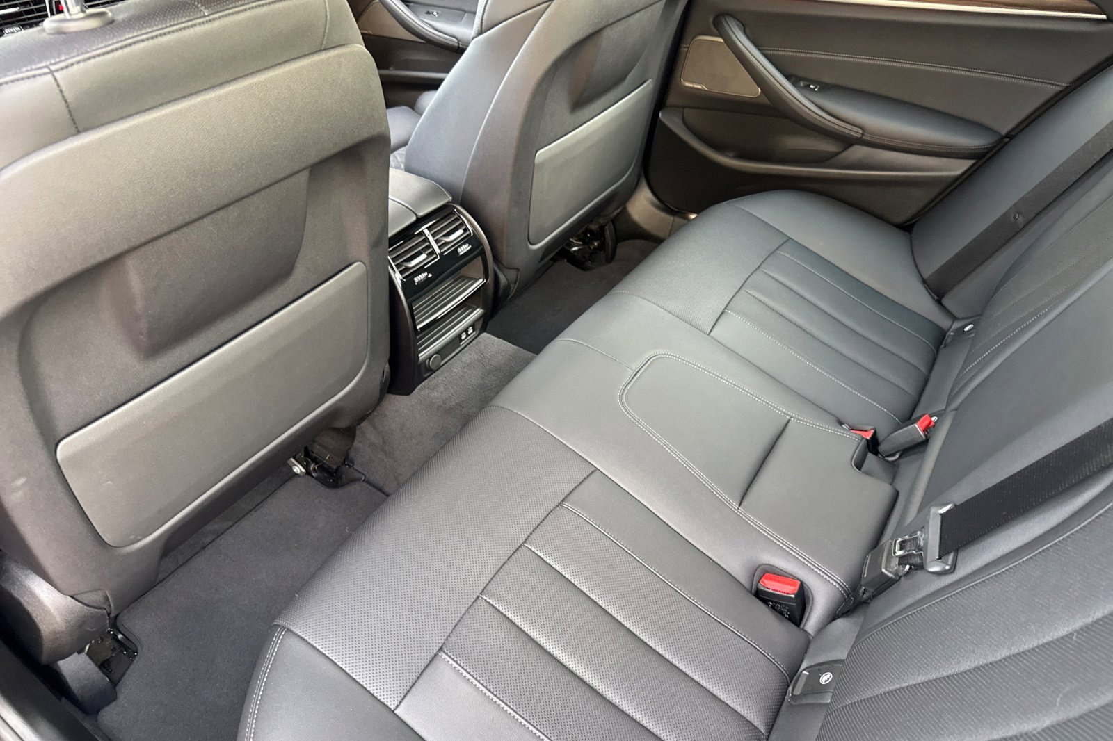 Certified 2023 BMW 530i w/ Premium Package image 15