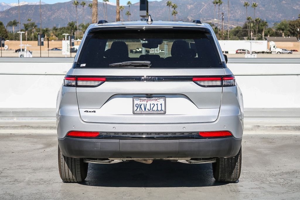 Certified 2024 Jeep Grand Cherokee Altitude image 8