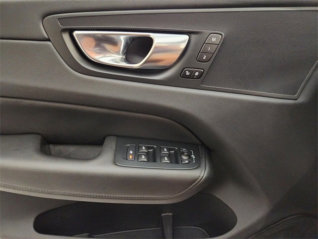 Used 2025 Volvo XC60 B5 Core image 21