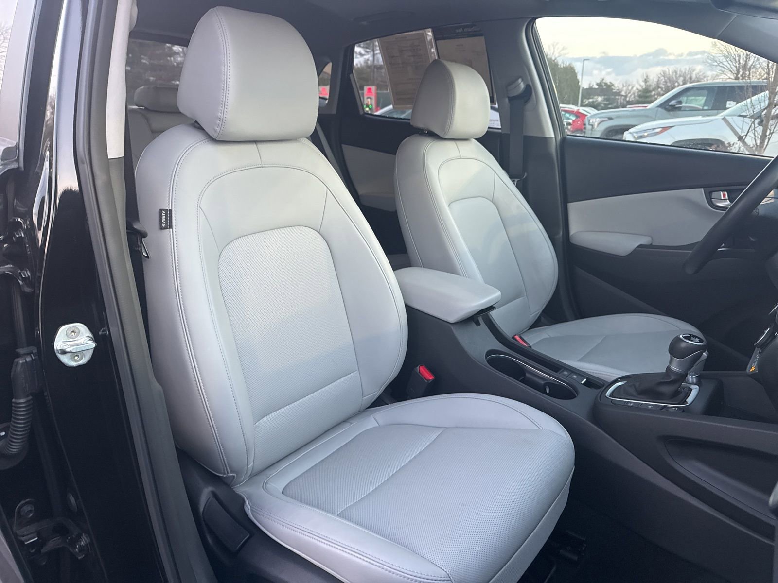 Used 2023 Hyundai Kona Limited image 15