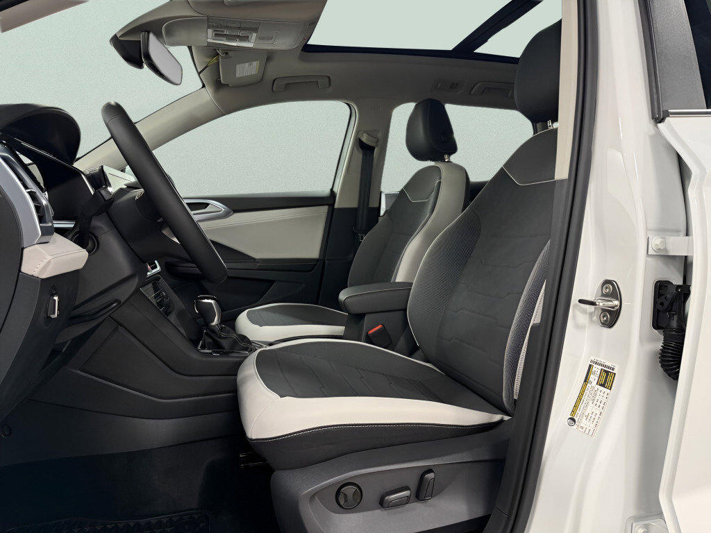 New 2025 Volkswagen Taos SE image 17