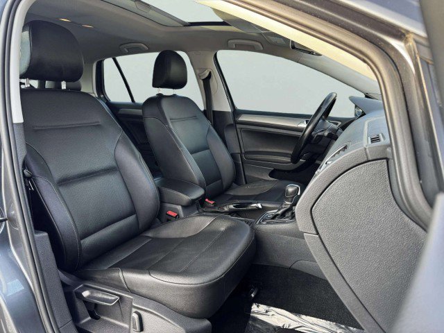 Used 2017 Volkswagen Golf SE image 47