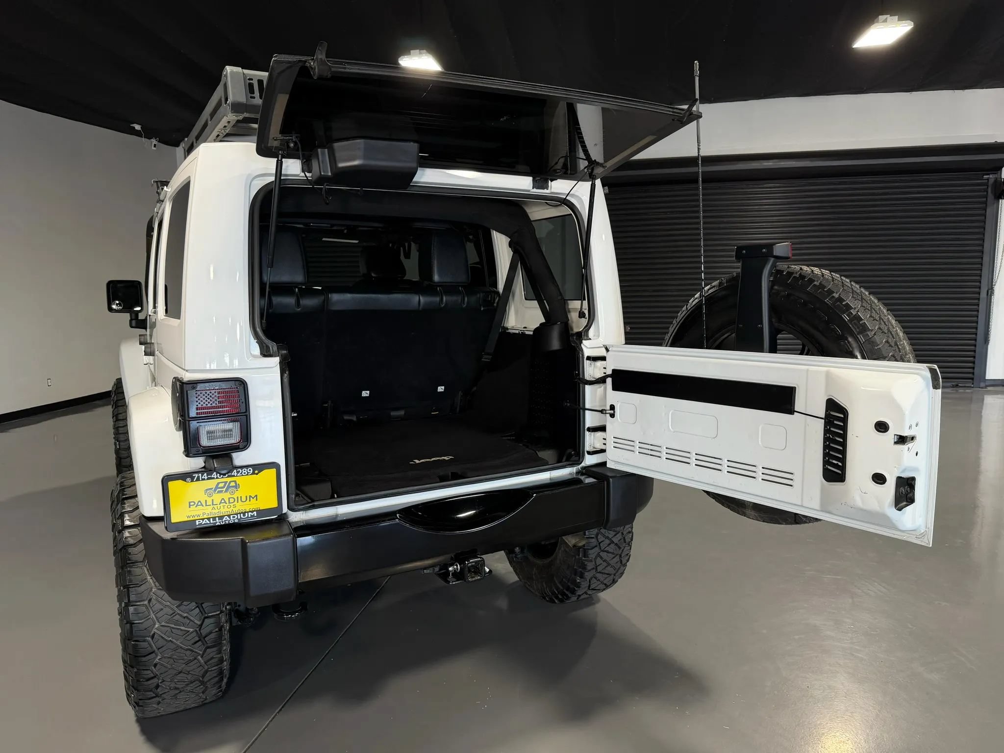 Used 2015 Jeep Wrangler Unlimited Sahara AWD/4WD image 21