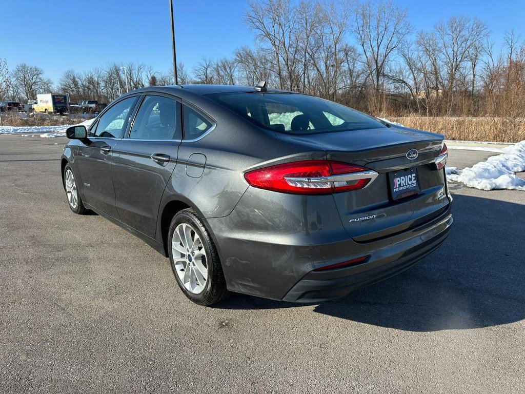 Used 2019 Ford Fusion SE image 3