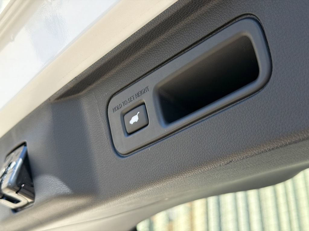 Certified 2025 Honda Pilot Touring image 9
