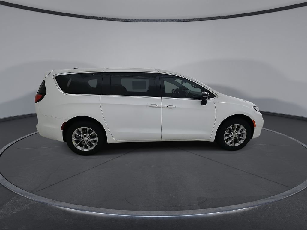 New 2026 Chrysler Pacifica Limited AWD/4WD image 9