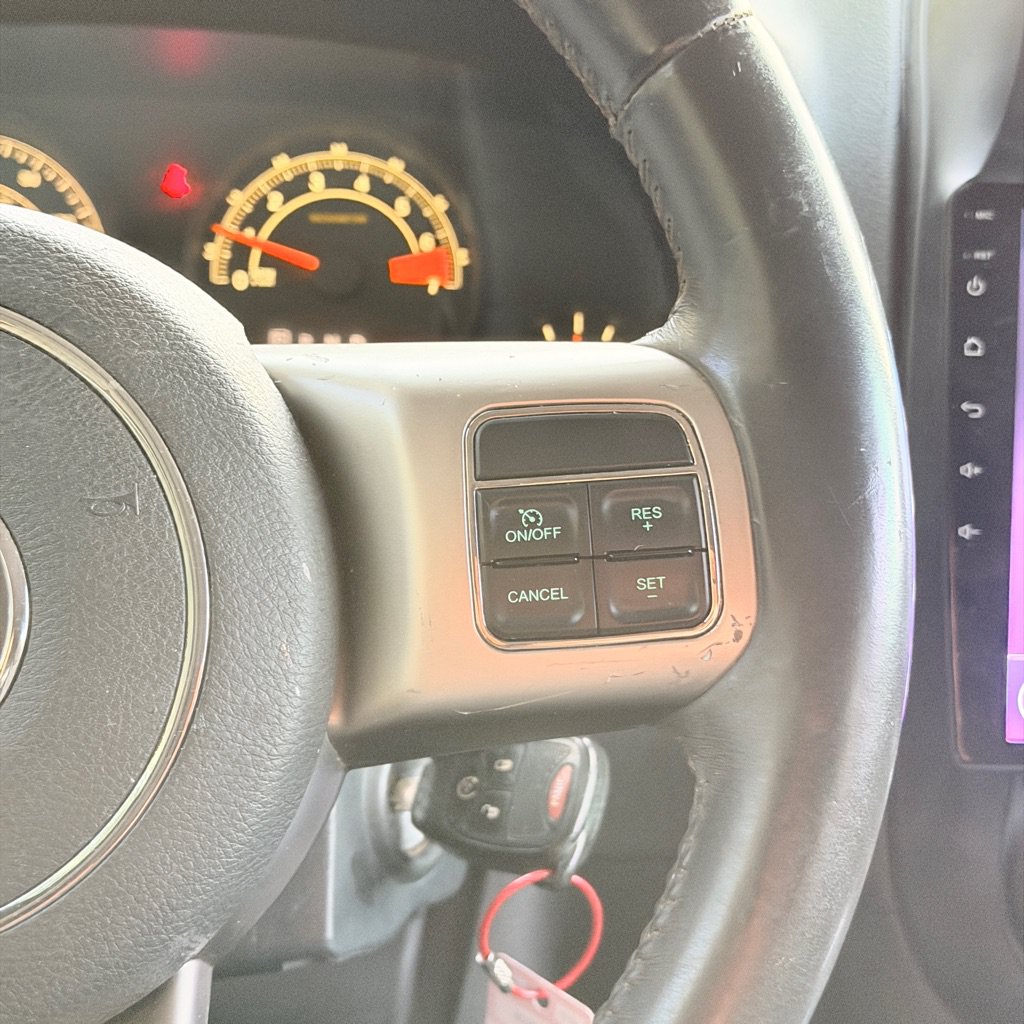 Used 2014 Jeep Patriot Latitude AWD/4WD image 30