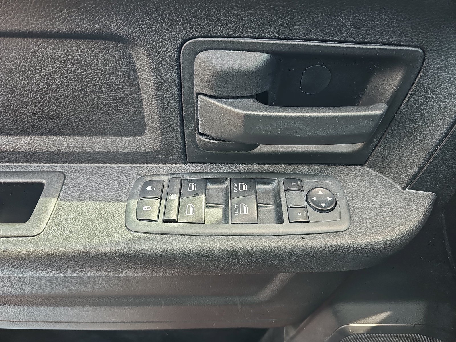 Used 2014 RAM 3500 Tradesman w/ Chrome Appearance Group RWD image 24