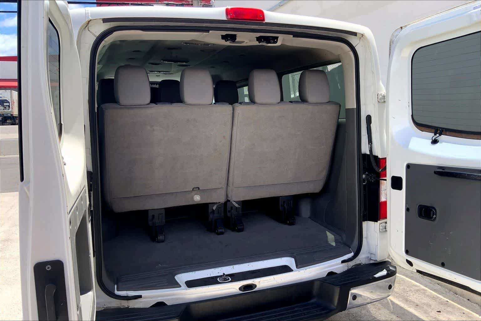 Used 2016 Nissan NV 3500 SV RWD image 18
