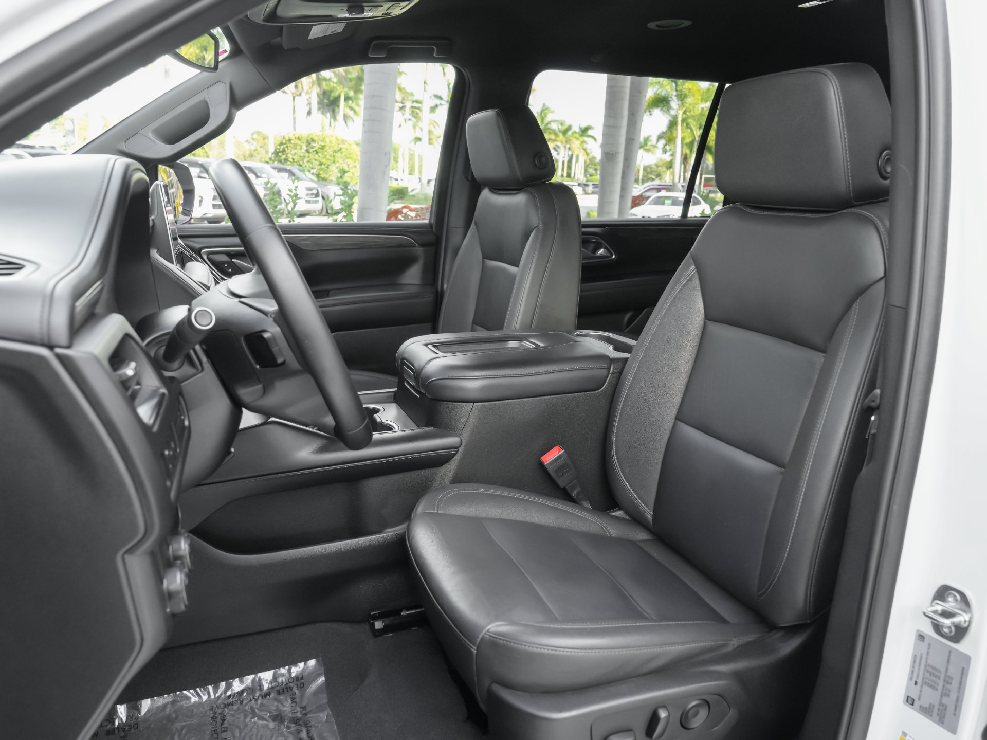 Used 2024 Chevrolet Suburban LT RWD image 8