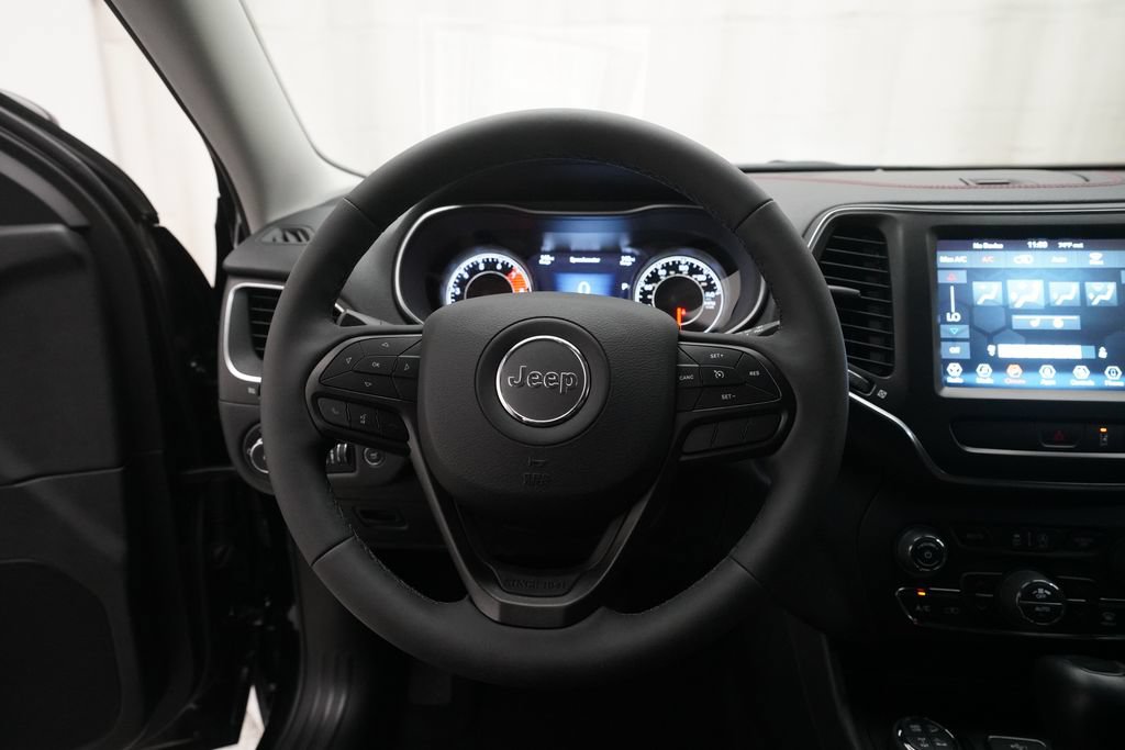 Used 2022 Jeep Cherokee Trailhawk w/ Comfort/Convenience Group AWD/4WD image 4