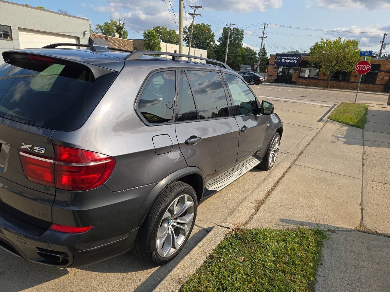 Used 2011 BMW X5 xDrive50i image 10