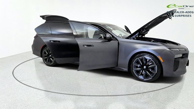 Used 2023 BMW 740i w/ Parking Assistance Package RWD image 11