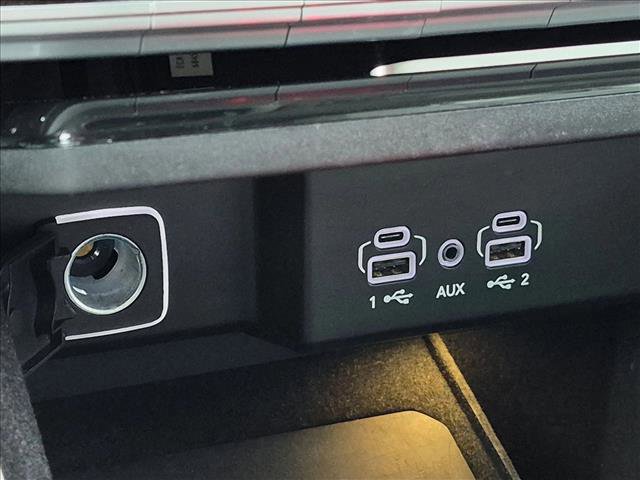 Used 2024 Jeep Wagoneer L Series II RWD image 13