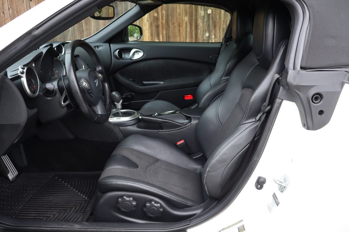Used 2019 Nissan 370Z Touring RWD image 17