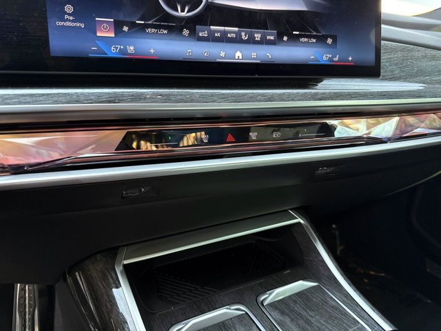 Used 2023 BMW i7 xDrive60 AWD/4WD image 26