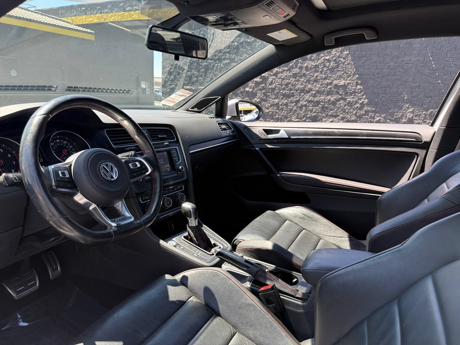Used 2015 Volkswagen GTI SE FWD image 12