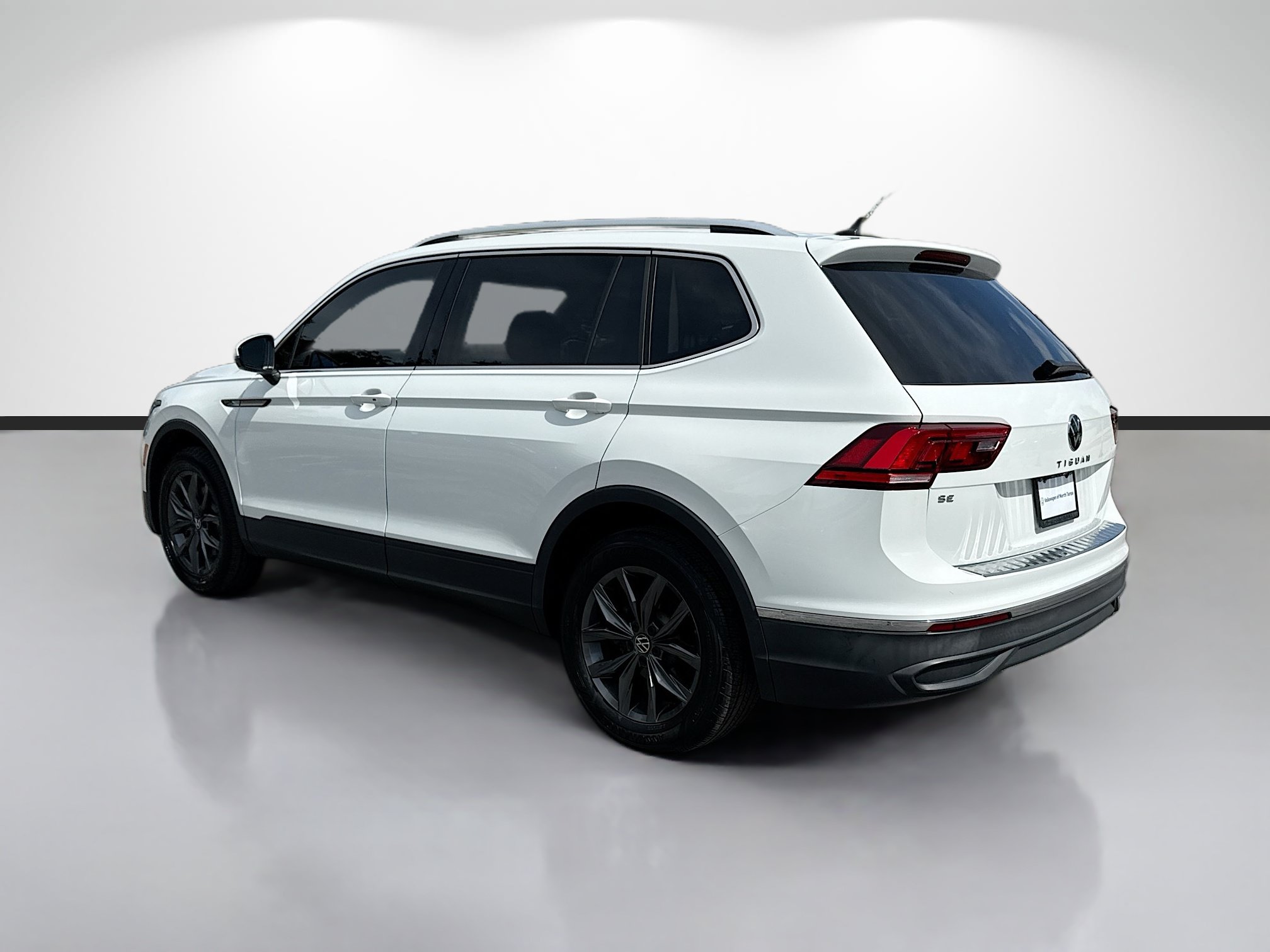 Used 2024 Volkswagen Tiguan SE FWD image 5