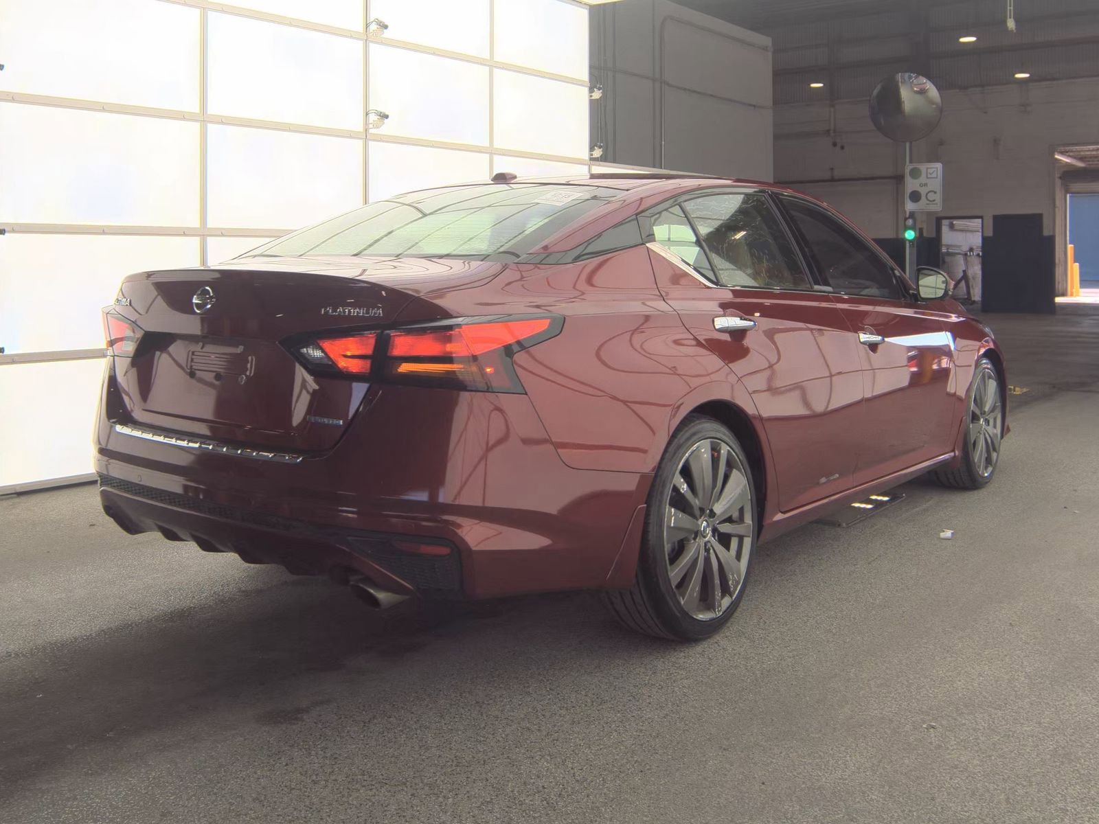 Used 2020 Nissan Altima 2.0 Platinum FWD image 6