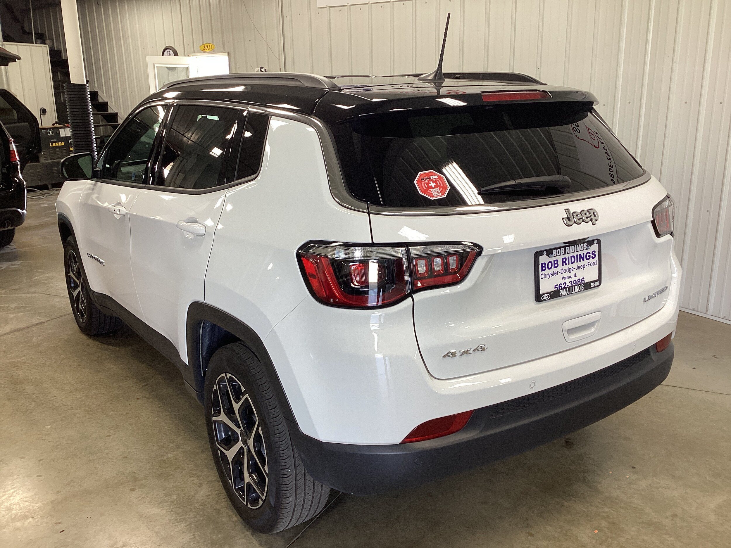 Used 2025 Jeep Compass Limited AWD/4WD image 3