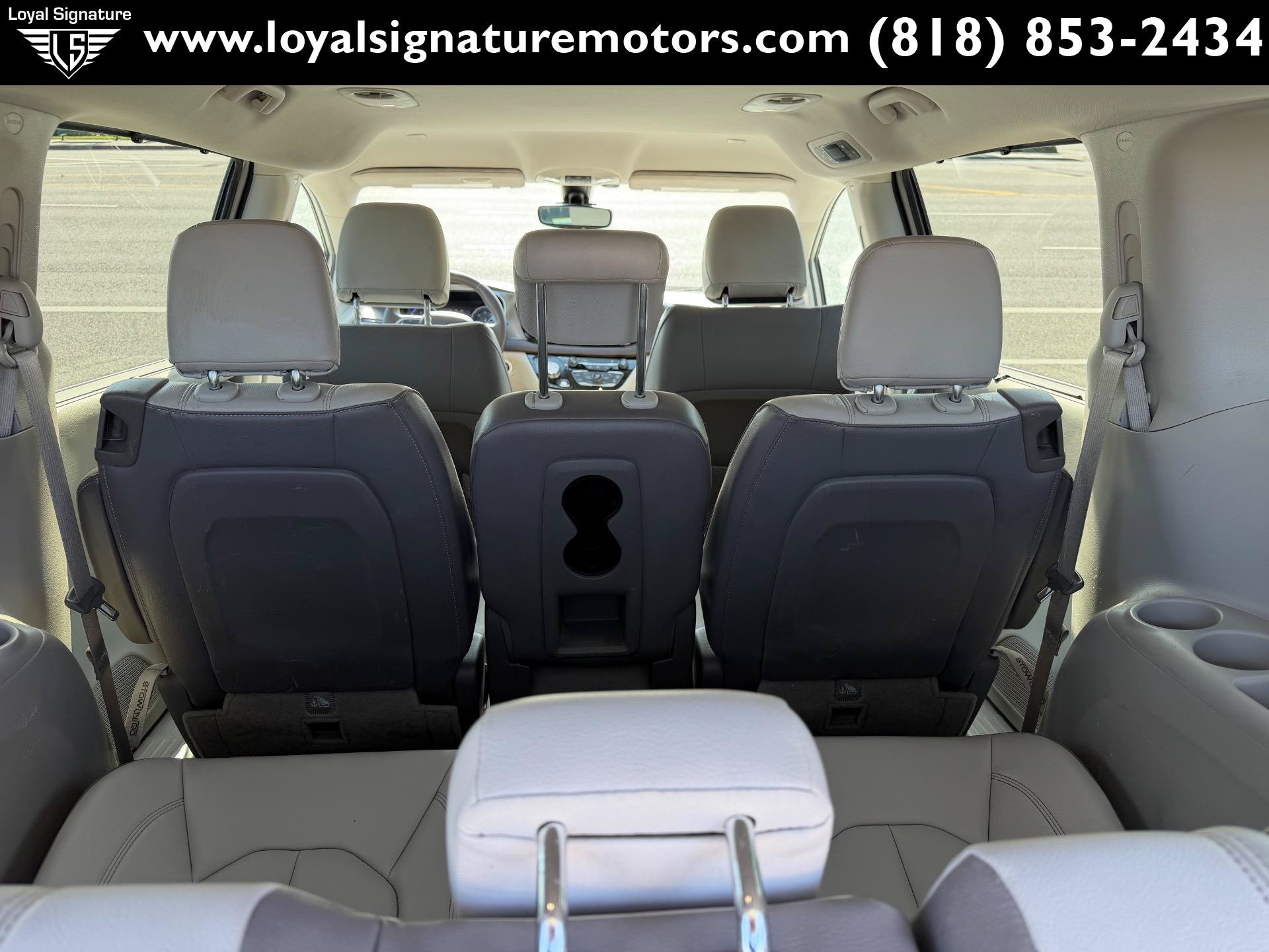 Used 2017 Chrysler Pacifica Touring-L w/ Tire & Wheel Group FWD image 13