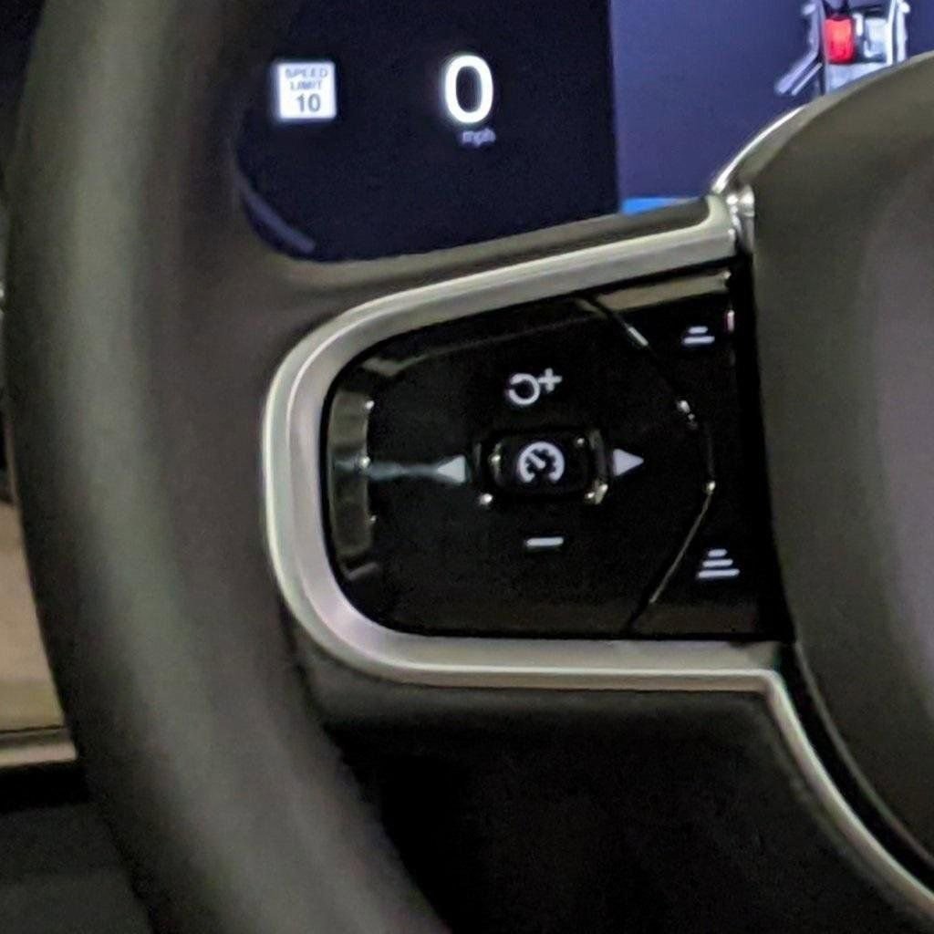 New 2026 Volvo XC90 B6 Plus w/ Protection Package Premier image 16