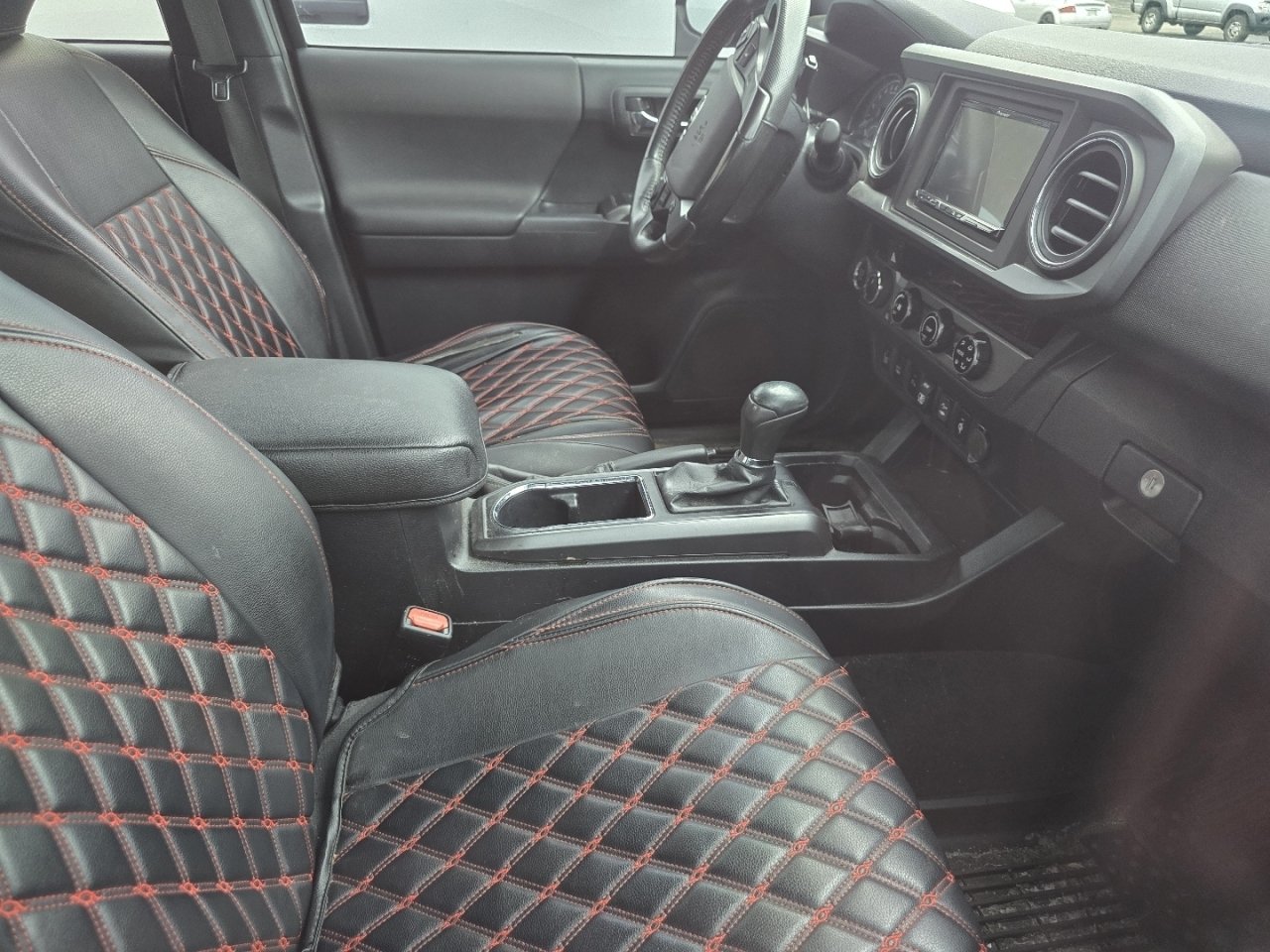 Used 2018 Toyota Tacoma TRD Sport w/ Technology Package AWD/4WD image 15