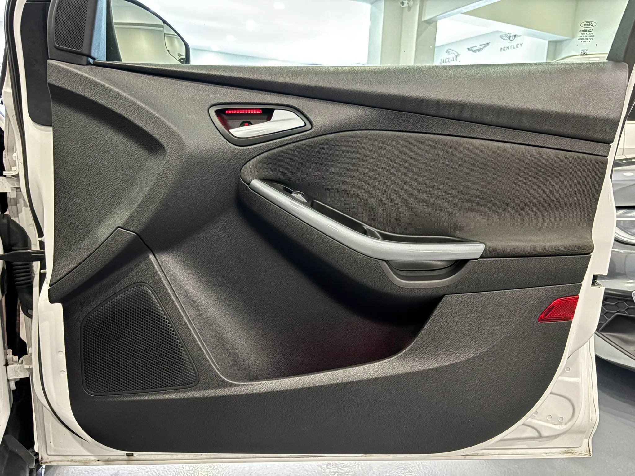 Used 2014 Ford Focus Titanium FWD image 37