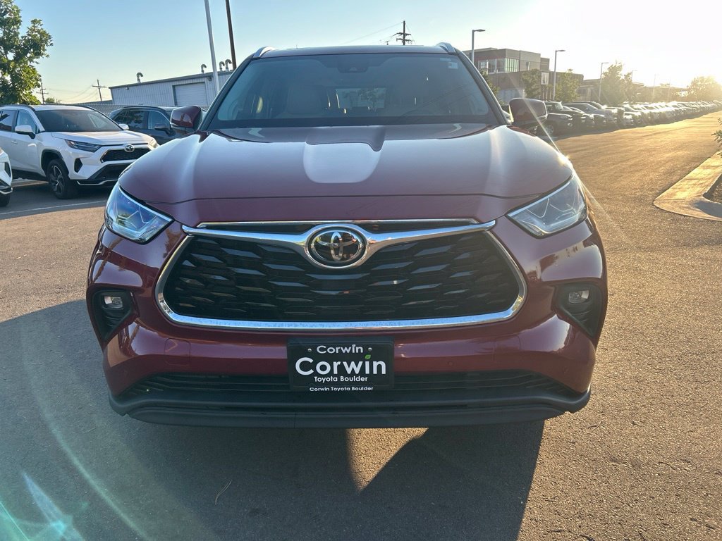 Used 2020 Toyota Highlander Limited AWD/4WD image 2