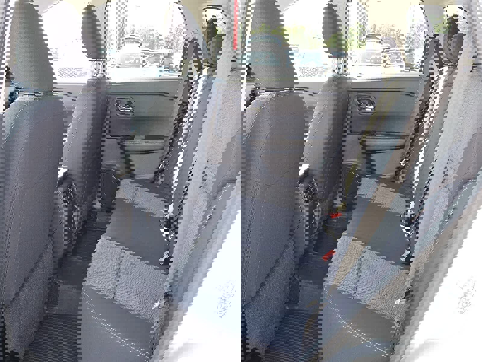 Used 2024 Nissan Rogue SV image 4