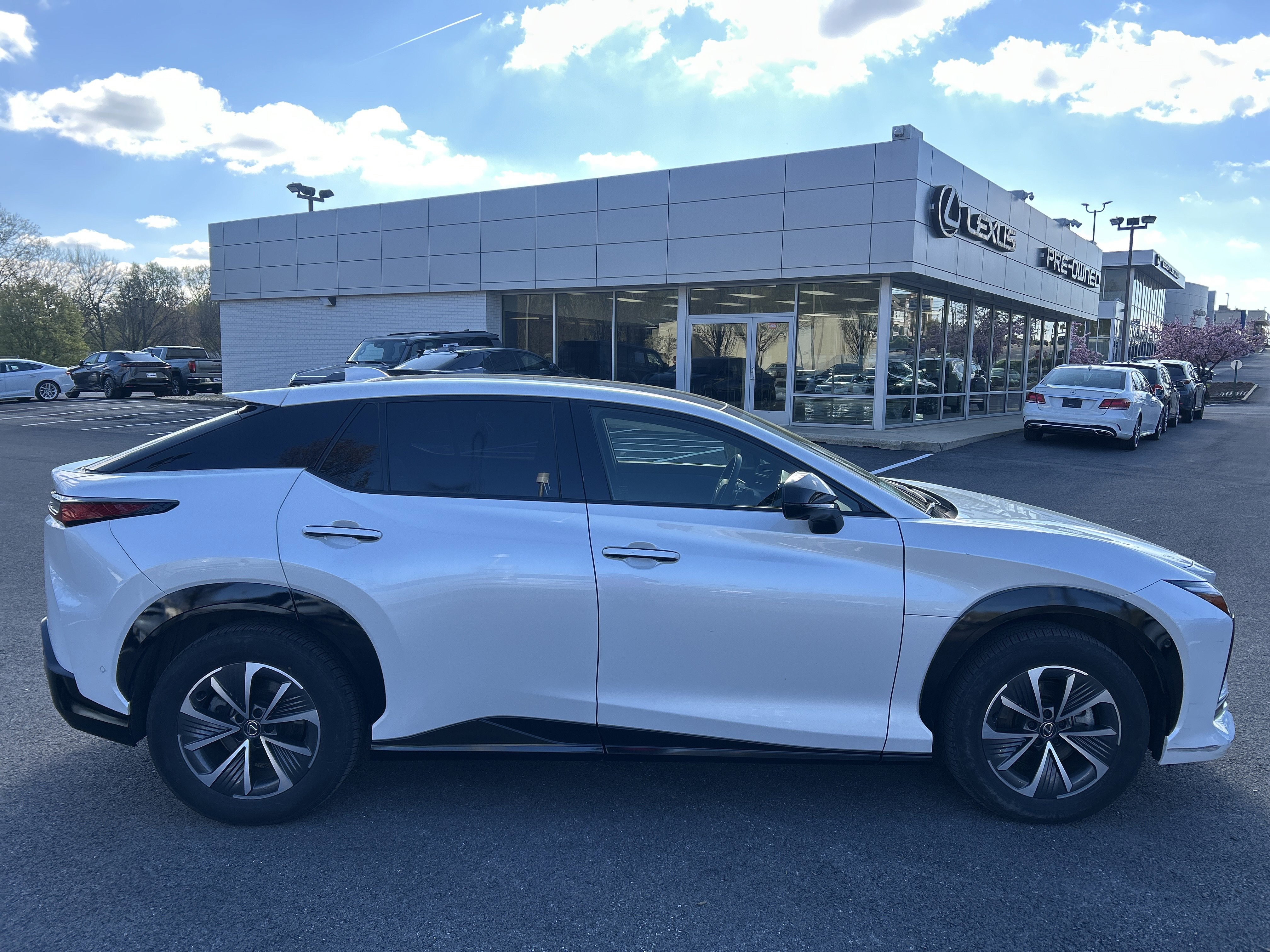 Used 2023 Lexus RZ 450e Premium w/ Technology Package image 6