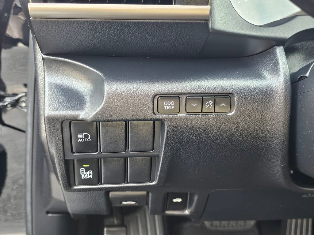Used 2020 Lexus IS 300 image 16