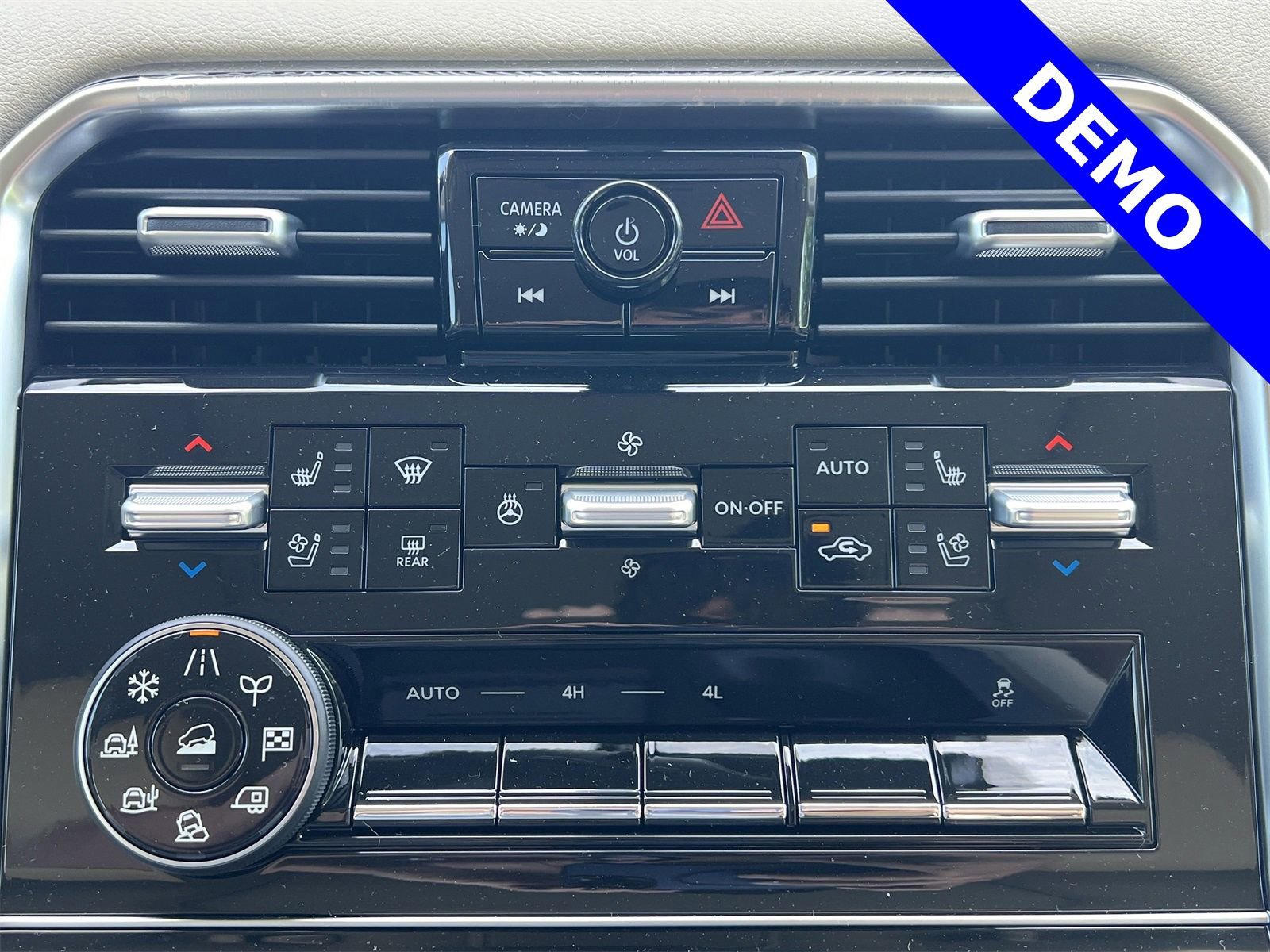 New 2025 Nissan Armada Platinum Reserve image 11