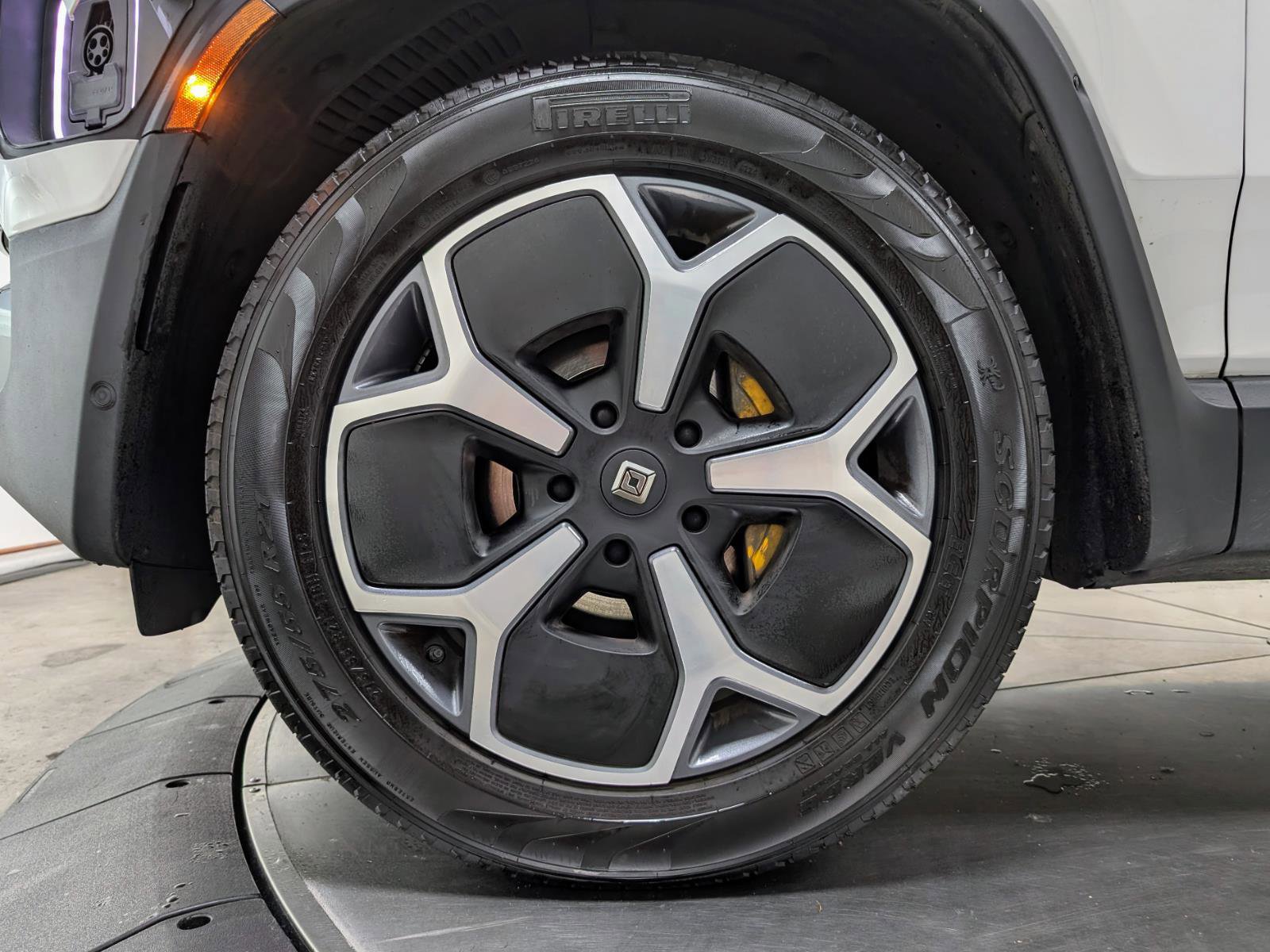 Used 2024 Rivian R1S Adventure AWD/4WD image 14