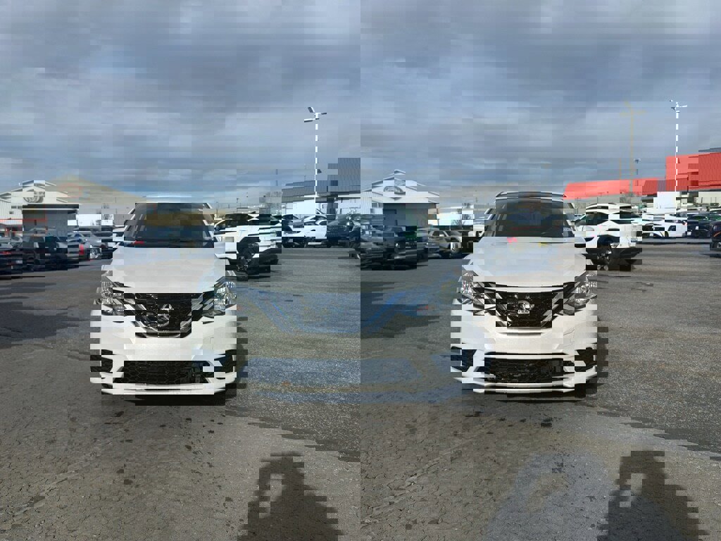 Used 2019 Nissan Sentra SV image 2