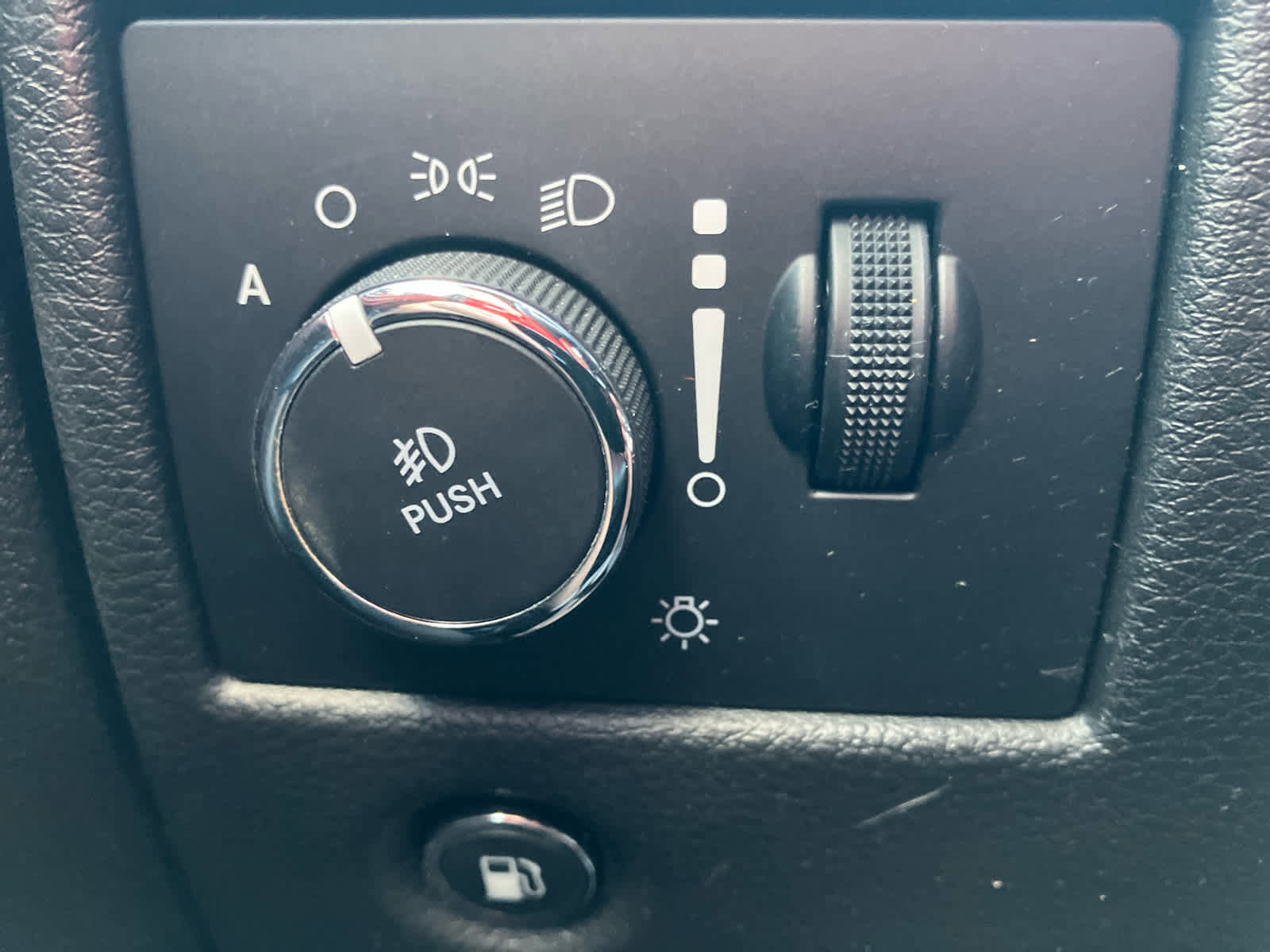Used 2021 Jeep Grand Cherokee Limited image 14