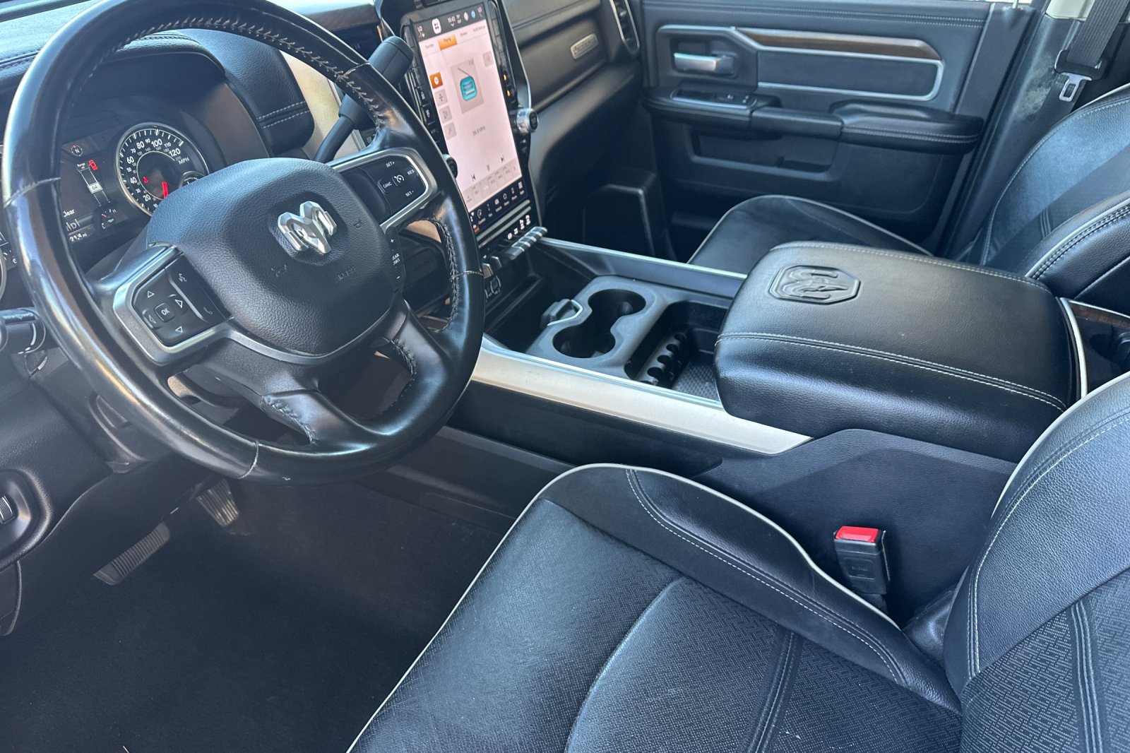 Used 2024 RAM 2500 Laramie AWD/4WD image 10