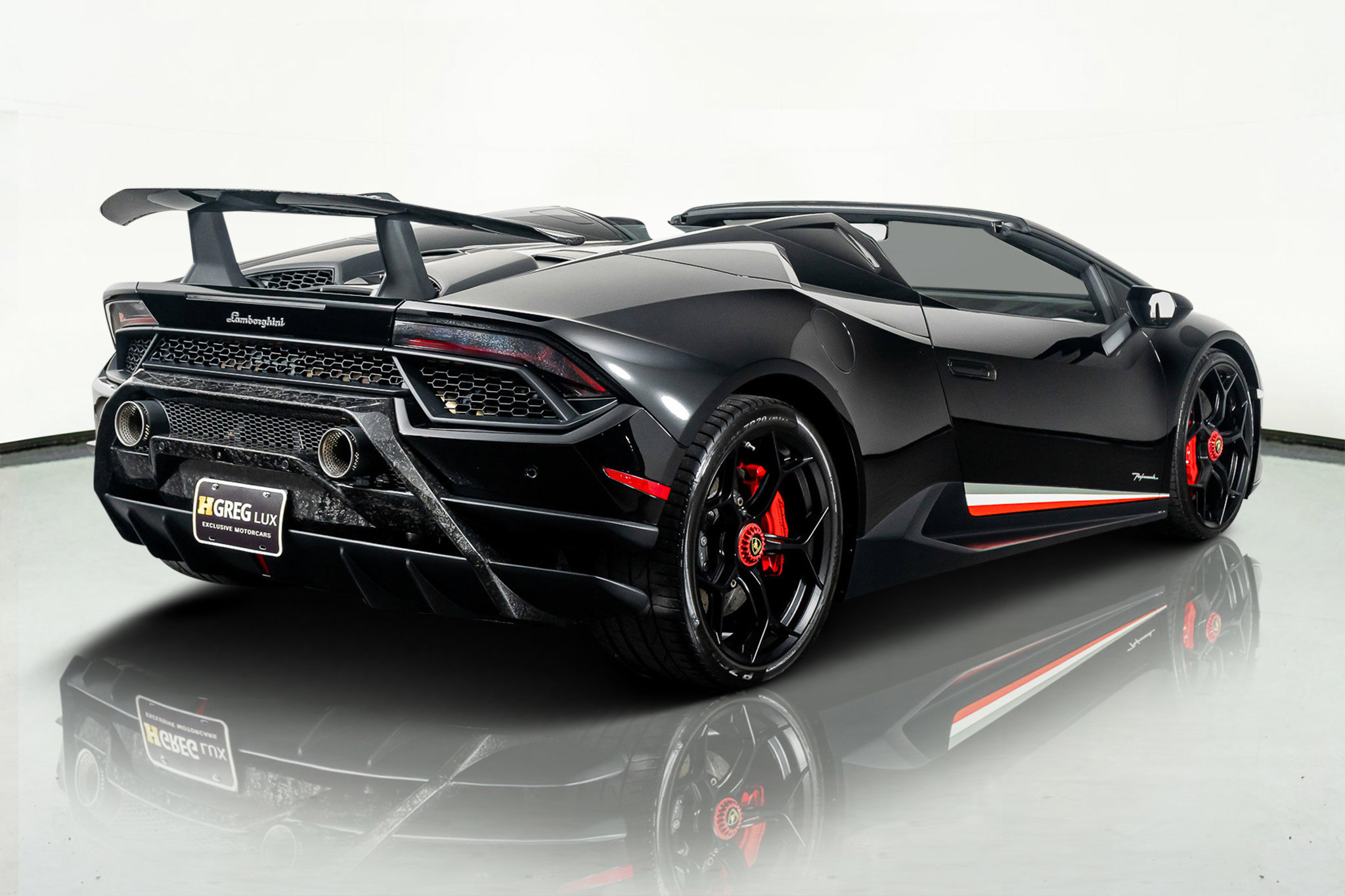 Used 2018 Lamborghini Huracan Performante AWD/4WD image 11