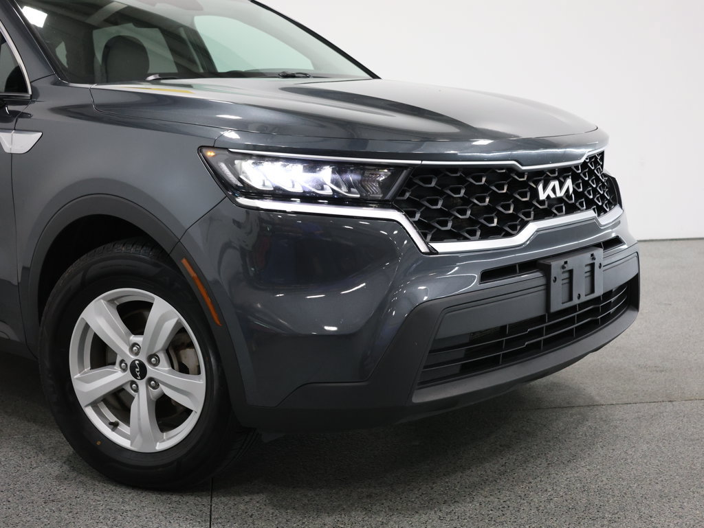Used 2022 Kia Sorento LX FWD image 3