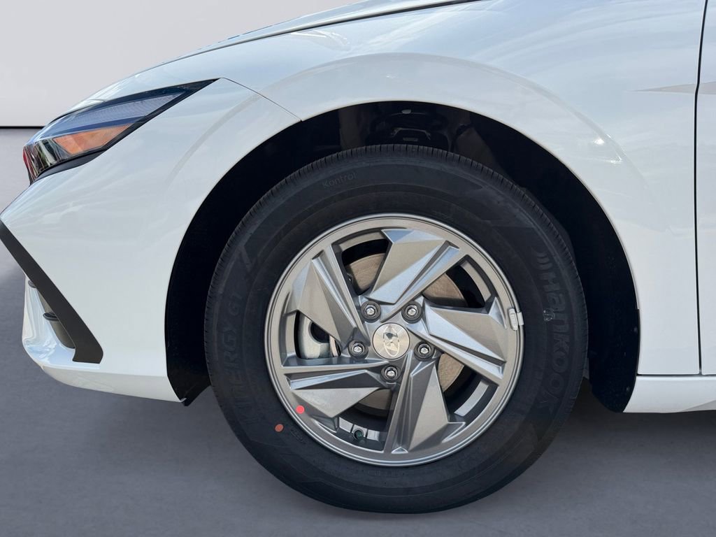 New 2026 Hyundai Elantra SE FWD image 9