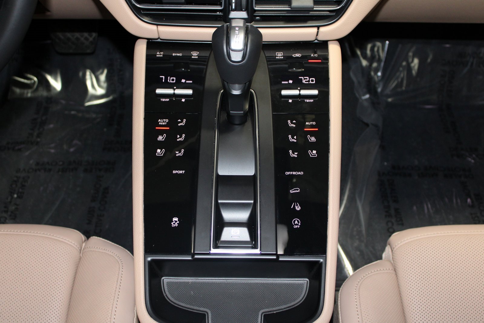 Certified 2025 Porsche Macan image 24