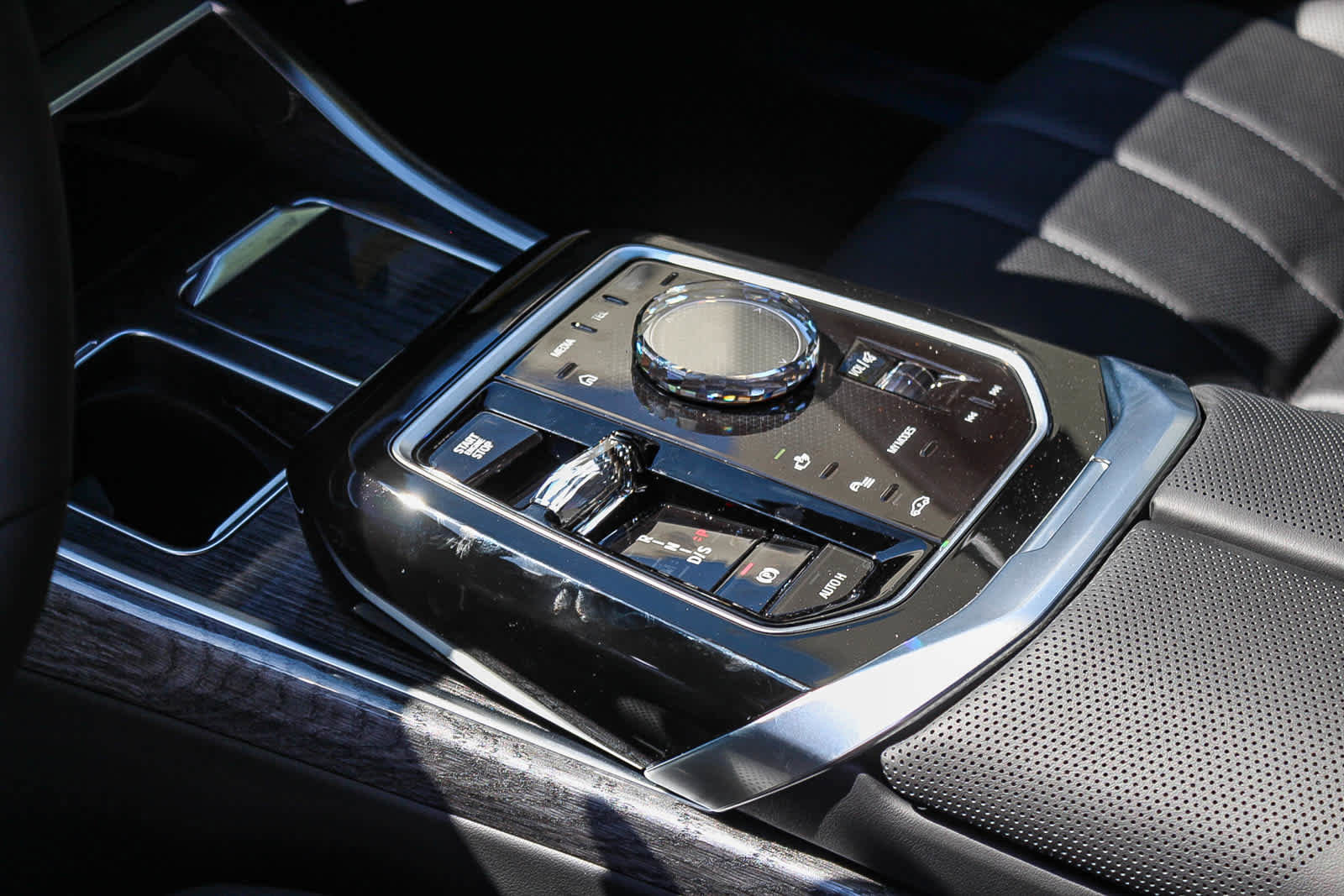 New 2026 BMW 740i w/ Premium Package image 30