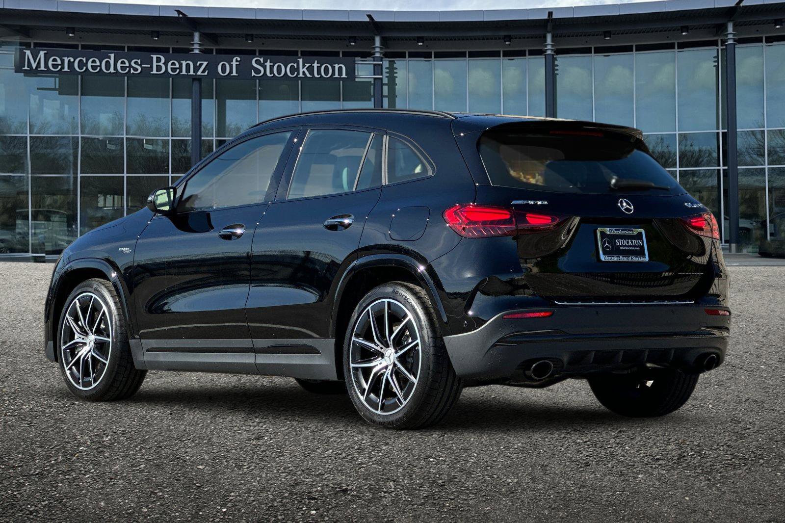 New 2026 Mercedes-Benz GLA 35 AMG 4MATIC image 6