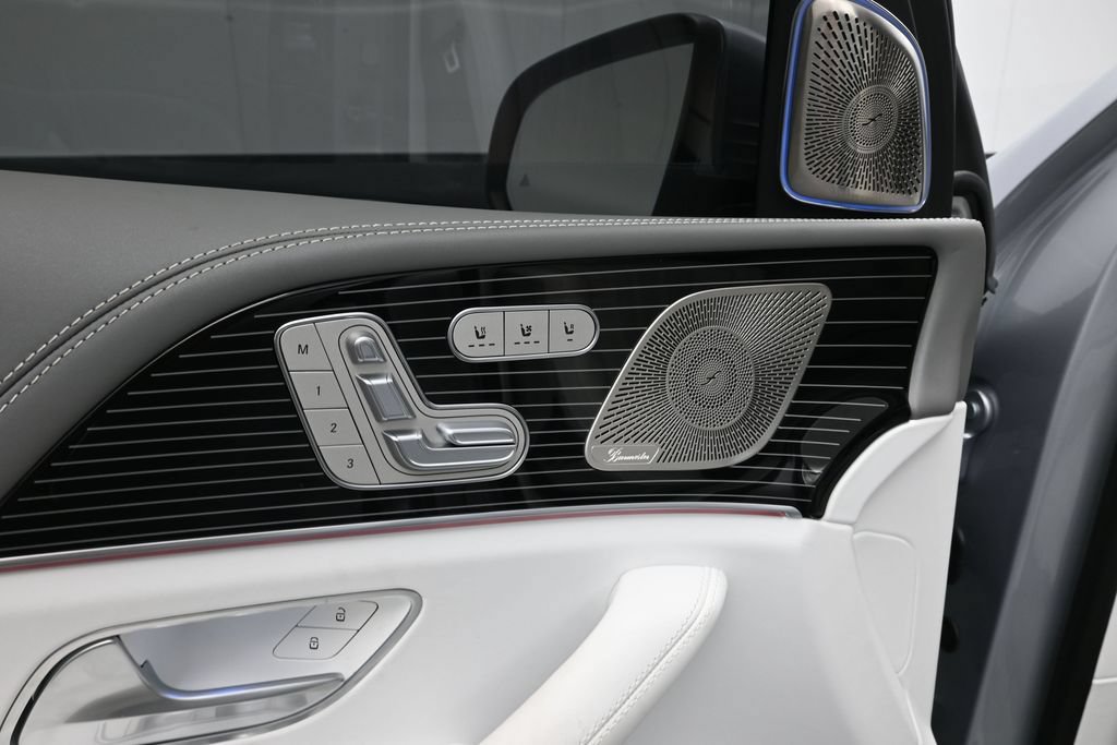 Used 2025 Mercedes-Benz Maybach GLS 600 4MATIC image 13